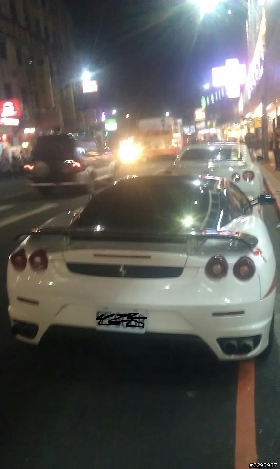 出門拜拜也遇到超跑