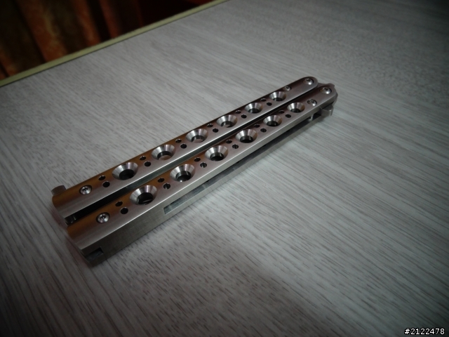 Benchmade bm62蝴蝶刀入手^^