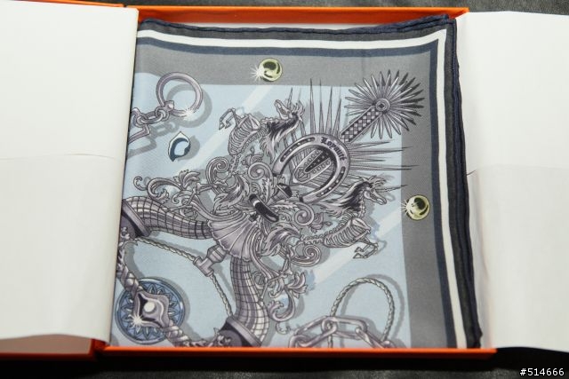 跟著Hermes，淺嘗金屬搖滾--Hermes "C'est La Fète" 絲巾 & "Tête de Cheval" 絲巾環
