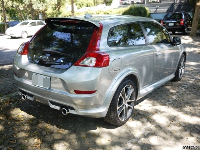 [寶貝車開箱](圖多)人生中第一台進口車 volvo c30 D4 r-design 東奔西跑趴趴走