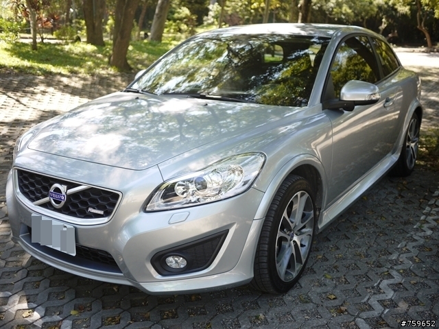 [寶貝車開箱](圖多)人生中第一台進口車 volvo c30 D4 r-design 東奔西跑趴趴走