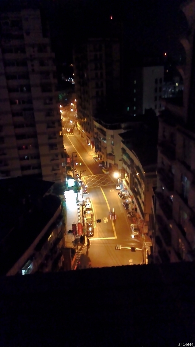 我人生中第一台智慧型手機HTC ONE X+