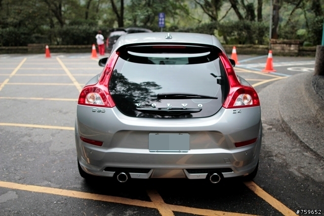 [寶貝車開箱](圖多)人生中第一台進口車 volvo c30 D4 r-design 東奔西跑趴趴走