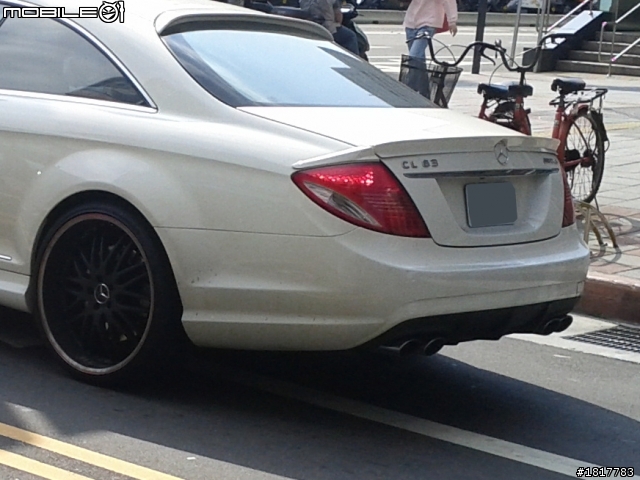 中午吃飯巧遇CL63 AMG....