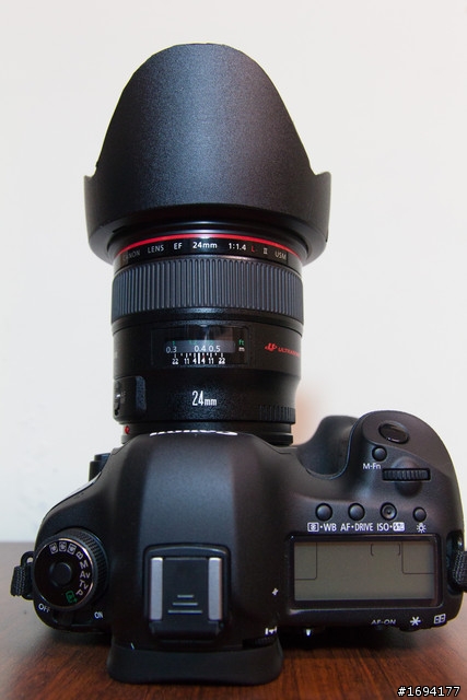 Canon EOS 5D Mark III  反覆掙扎後的開箱