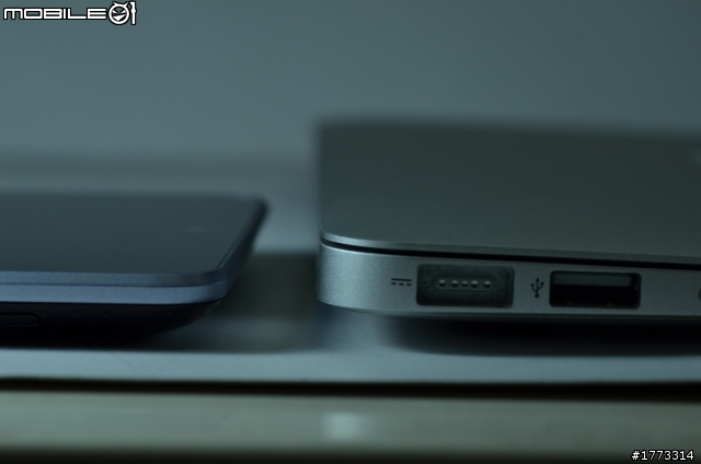 Mac Book Air 專屬外衣-EVOUNI 信封式護套 不撞衫
