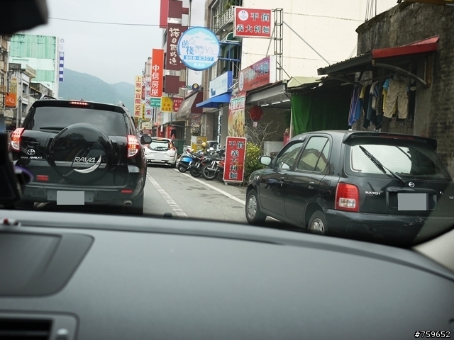 [寶貝車開箱](圖多)人生中第一台進口車 volvo c30 D4 r-design 東奔西跑趴趴走