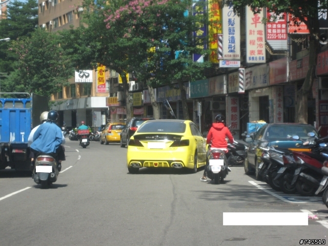 賞車 這些車都很兇 最兇的不是四出尾管也不是雙出尾管 是打雷射砲那一台