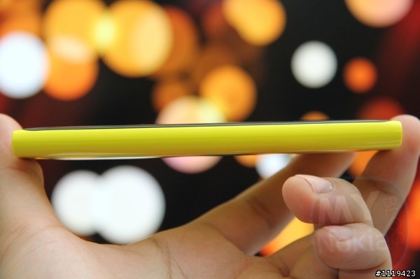 【照片】Nokia Lumia 920 黃色開箱 vs HTC 8X