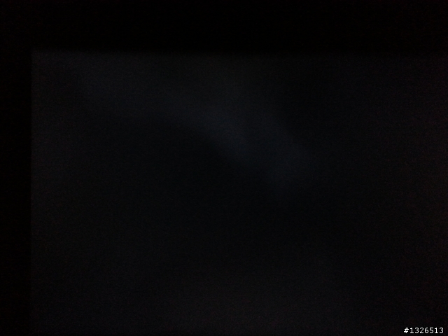 求救：剛入手的MacBook Air 2012 螢幕下方會有黑影