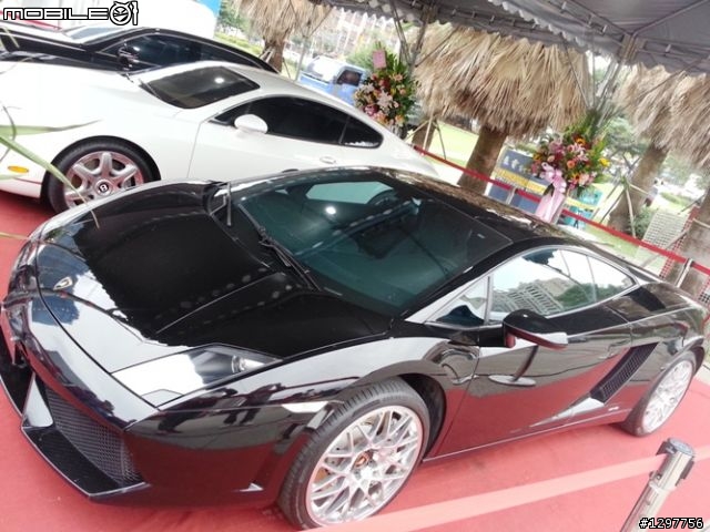 桃園藝文特區第1屆車博~重量級車款~內有show girl