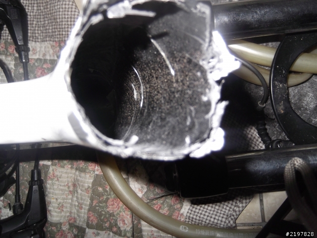 各位車友們小弟我發生車架斷掉事情了.問是否要交給車店送回廠商看阿!?.保證書在了