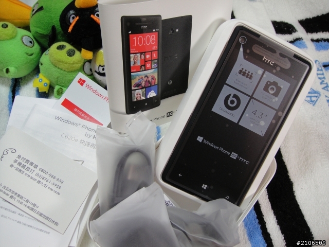 Windows Phone 8X by HTC╳憤怒鳥  [更新:贈品3000mA行動電源開箱]