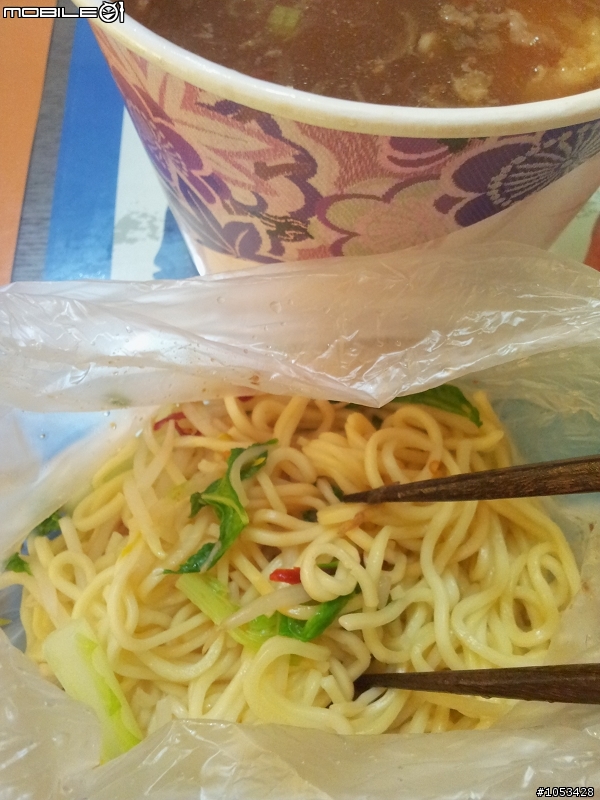 新竹市中山路上的肉骨茶，大蝦麵