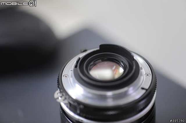 [ 請問 ]  24mm F2.8 手動鏡，可裝於D700上正常使用嗎?