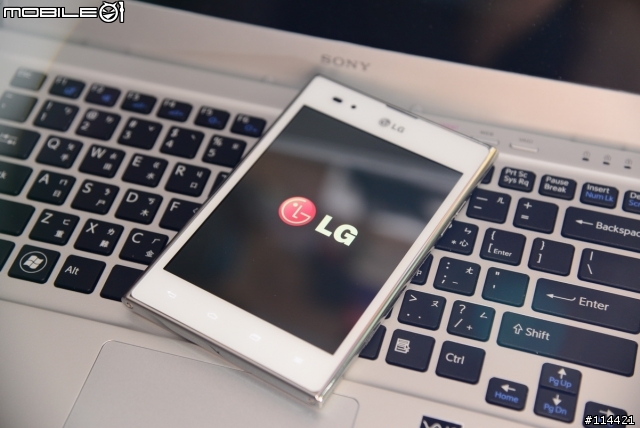【開箱】試用試玩 LG Optimus Vu 優雅精巧的設計工藝