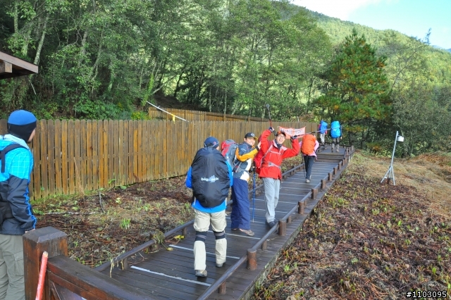 20121118~20 雪山東峰主峰~在半夜三更的黑森林hold不住了之旅~