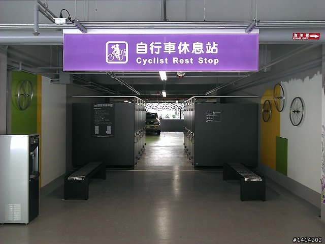 有自行車停車區、休息區及停車櫃之烏來立體停車場今天開幕囉