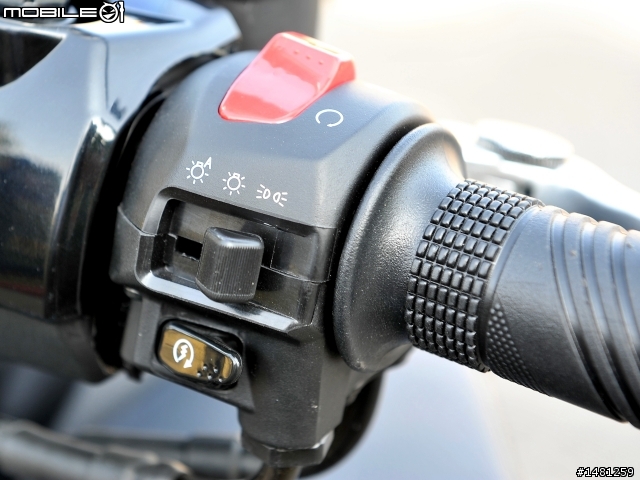SYM MAXSYM400i 台灣內銷版 車輛規格分享