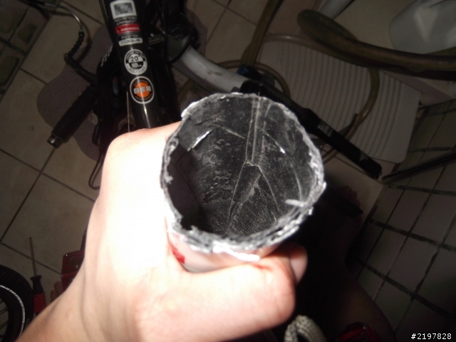 各位車友們小弟我發生車架斷掉事情了.問是否要交給車店送回廠商看阿!?.保證書在了