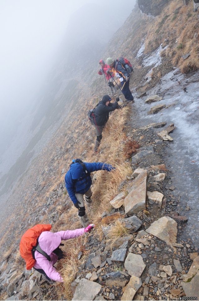 20121118~20 雪山東峰主峰~在半夜三更的黑森林hold不住了之旅~