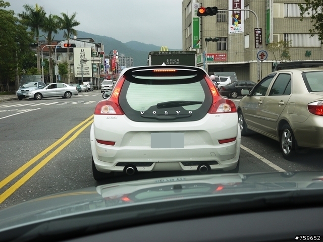[寶貝車開箱](圖多)人生中第一台進口車 volvo c30 D4 r-design 東奔西跑趴趴走