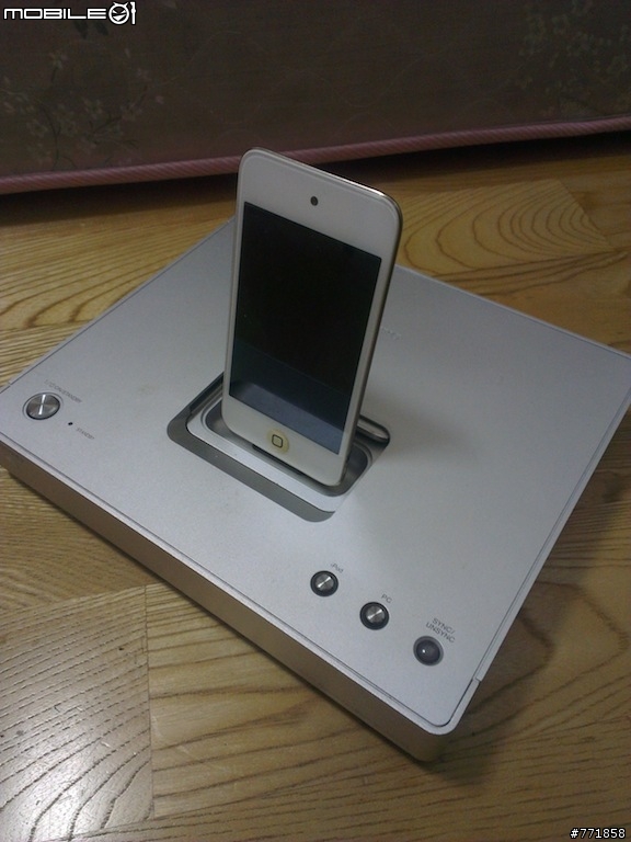 最近看到用iphone來播放的文章，我想到我有一個這樣的玩具