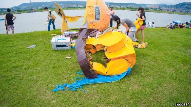 【DIY】2012台灣鳥人大賽 // 第一次做小馬就上手！