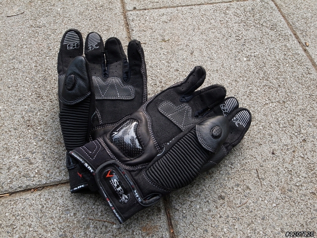 [開箱]SBK SK-5 短手套  (內有"車頭燈")