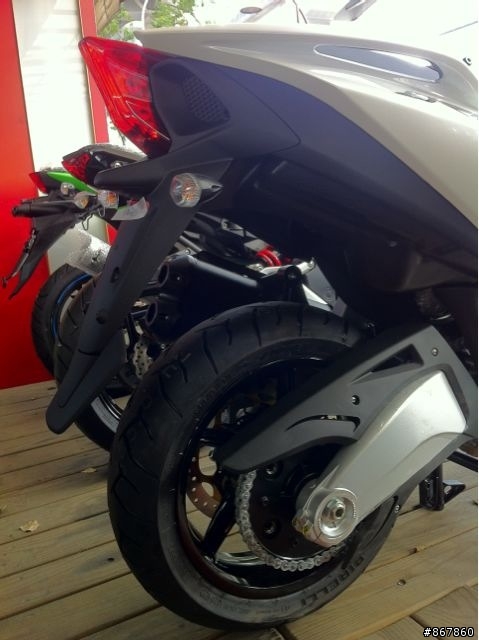 新羊皇登基 Aprilia SRV850