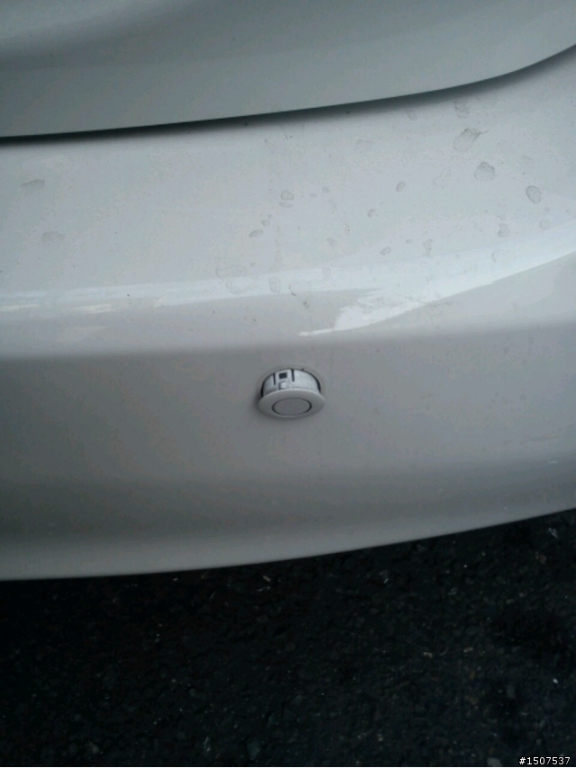 我的小白Prius C 一大早就被機車給上了，而且肇事逃逸