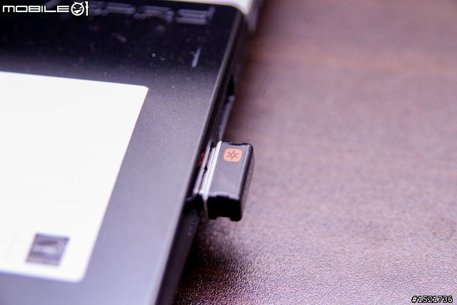 開箱] 羅技Logitech M525 無線雷射滑鼠  (圖多)