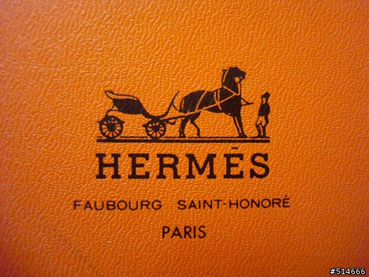跟著Hermes，淺嘗金屬搖滾--Hermes "C'est La Fète" 絲巾 & "Tête de Cheval" 絲巾環