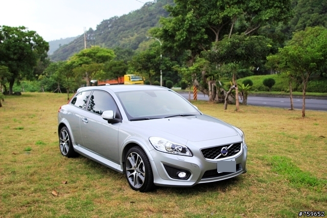 [寶貝車開箱](圖多)人生中第一台進口車 volvo c30 D4 r-design 東奔西跑趴趴走