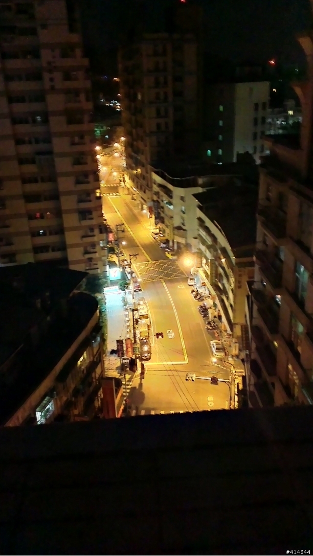 我人生中第一台智慧型手機HTC ONE X+