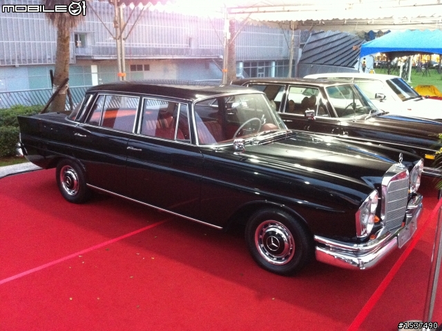 R121 190SL 現身桃園汽車博覽會