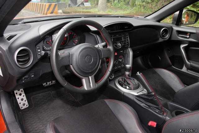 就像是在開豆腐神車!  TOYOTA 86試乘記