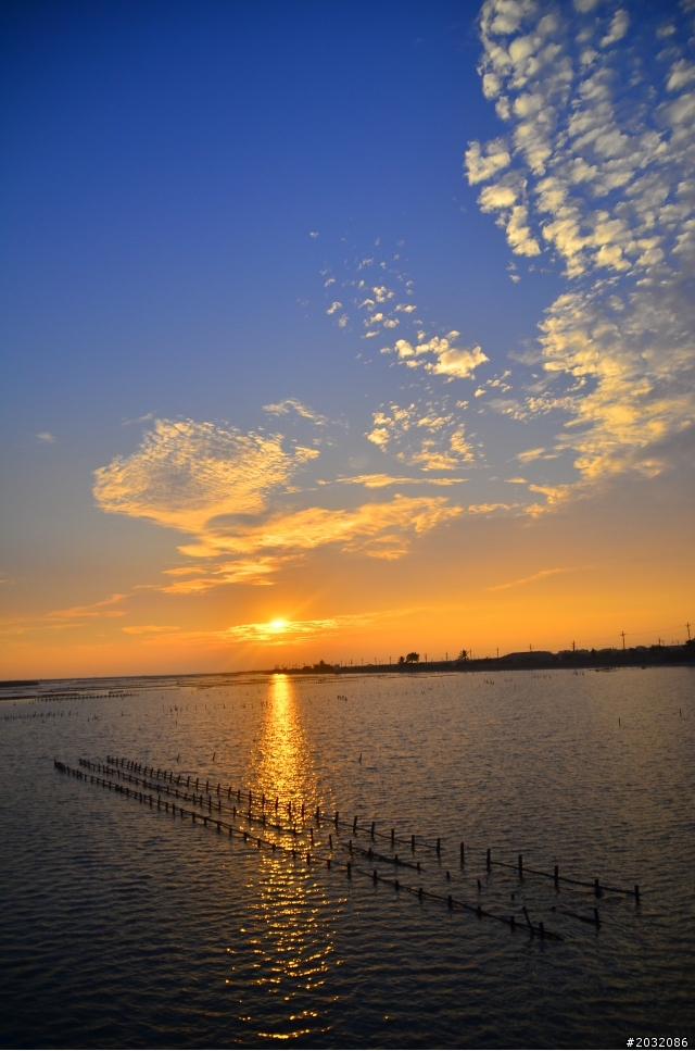 用Nikon  D7000趁放假用來察夕陽和雲端的變化