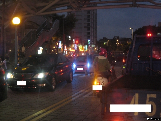 賞車 這些車都很兇 最兇的不是四出尾管也不是雙出尾管 是打雷射砲那一台
