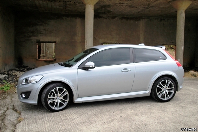 [寶貝車開箱](圖多)人生中第一台進口車 volvo c30 D4 r-design 東奔西跑趴趴走
