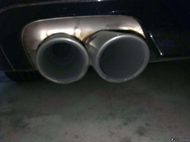 請問F10 520I的車主...排氣管有這樣嗎???