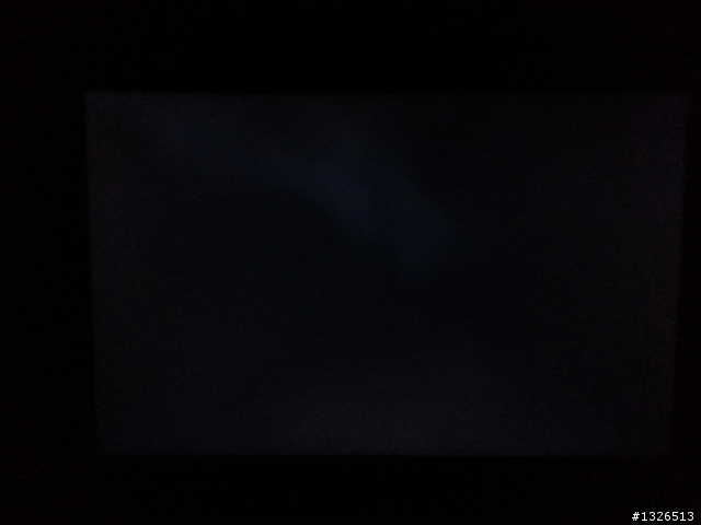 求救：剛入手的MacBook Air 2012 螢幕下方會有黑影