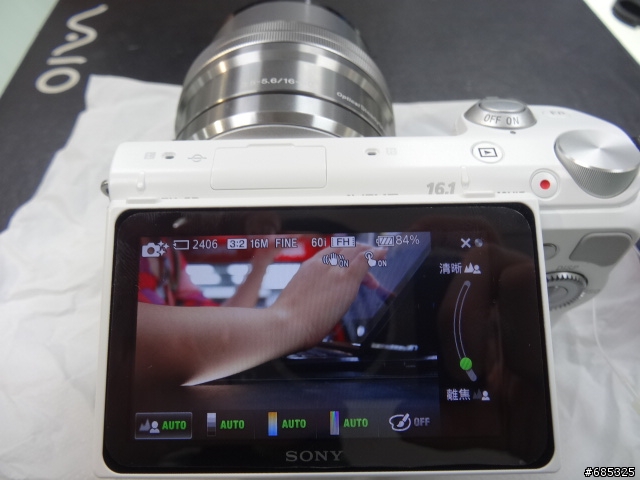 [簡易開箱]  NEX-5RL  單眼畫質，輕巧機身 (經典白)