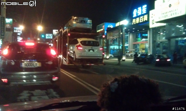 Focus MK3 5D 新車馬路上捕捉(非乳牛車~)