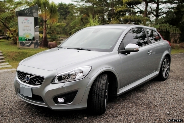 [寶貝車開箱](圖多)人生中第一台進口車 volvo c30 D4 r-design 東奔西跑趴趴走