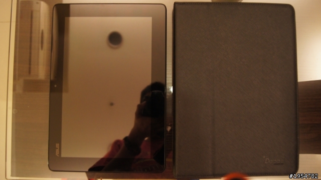 PF2平板皮套~~ 11月16收到貨補圖開箱