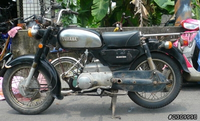 請問這台老車 Yamaha  YB125  有沒有人在玩呢??