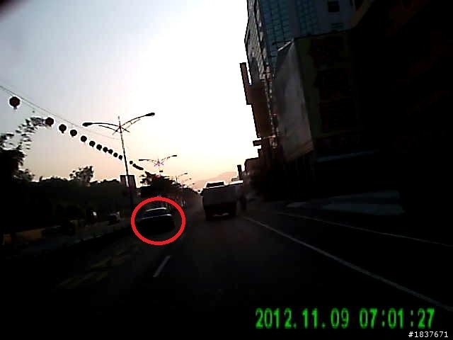 騎白牌遇到沒水準的汽車駕駛