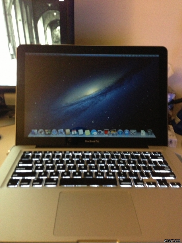 MacBook  開箱分享 + 16gb CORSAIR-VENGEANCE upgrade + boot camp 裝 win7 ultimate. 再加 iPad mini 4G 16GB 開