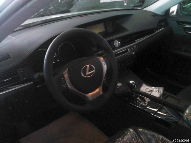 LEXUS ES300h 開箱 豪華版 澤光白 ( Pioneer 專車主機 ) ... 一萬公里實跑油耗數據